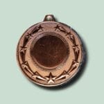 Bronzemedalje med stjerner på grøn baggrund
