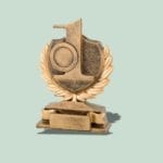 Guld nummer et trofæ med laurbærkrans