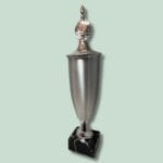 Sølvpokal med sort marmorbase