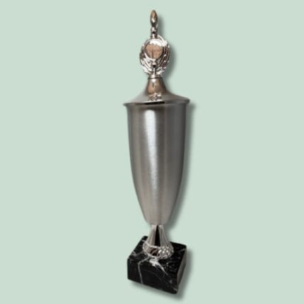 Sølvpokal med sort marmorbase