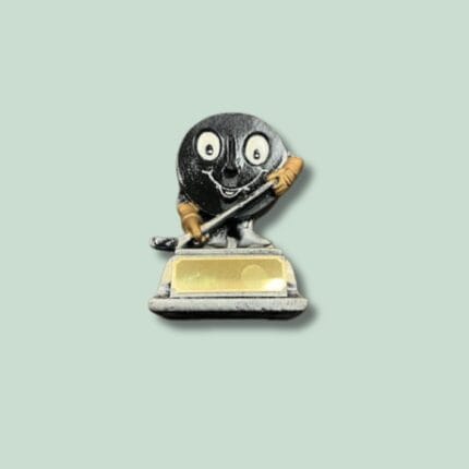 Ishockeypokal med puckfigur og stav