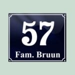 Husnummer 57, Fam. Bruun skilt