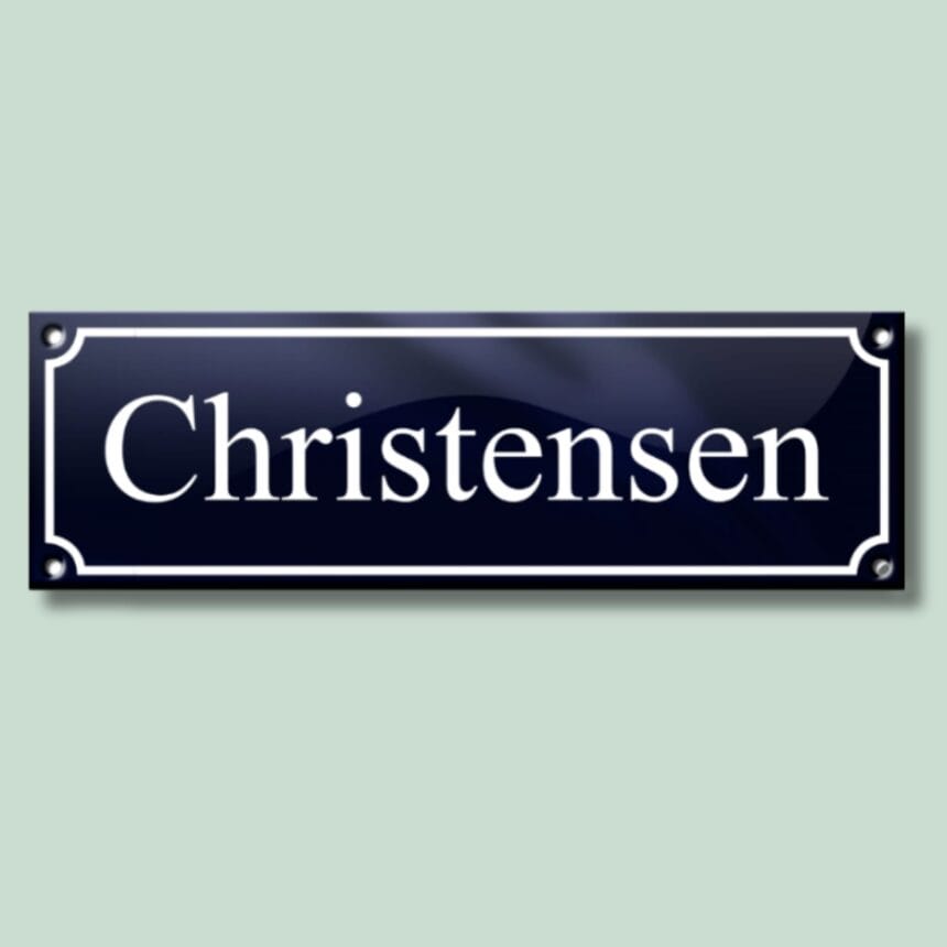 emalje skilt - 22 x 7cm - 689 Navneskilt med teksten Christensen i metalramme.