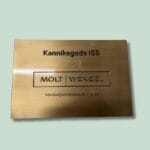 Messingskilt til advokatfirma Molt Wengel, Kannikegade 16B.