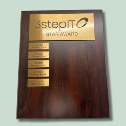 Træplade med 3stepIT Star Award navneplader