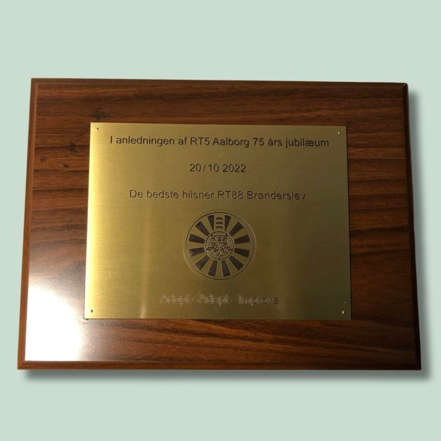 MESSINGSKILT - RT RT5 Aalborg 75 års jubilæum plaket
